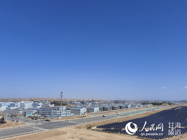 建设发展中的兰州新区化工园区。 人民网 高翔摄