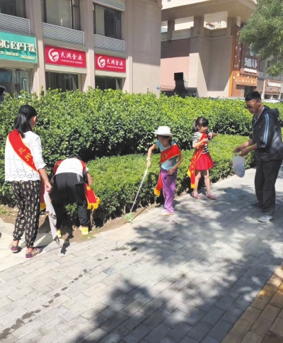 兰州市多个街道社区开展暑期创城实践活动 小小志愿者为创城添彩 