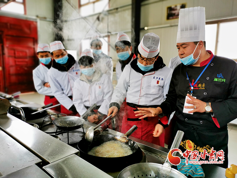 【甘肃省决战决胜脱贫攻坚】一技在手 脱贫不愁——东乡县免费技能培训成效显著