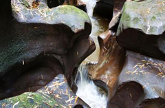 探秘四川泸州奇异“龙孔龙潭”