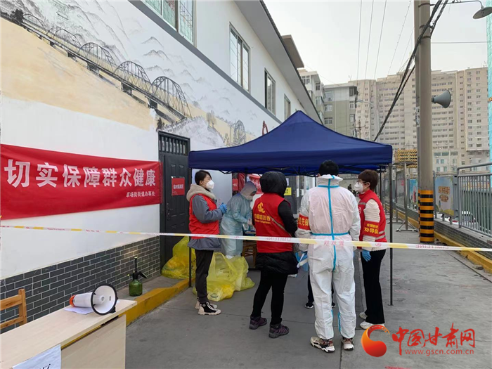 【甘快看·疫情防控甘肃在行动】兰州市城关区第二轮核酸检测见闻：整楼带出 整楼带回