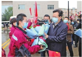 庆阳市第二、三批支援湖北医疗队12名队员凯旋