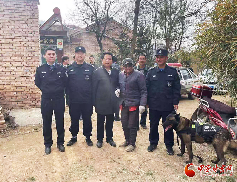甘肃平凉：91岁老人散步走失2天 警犬立奇功5小时找回