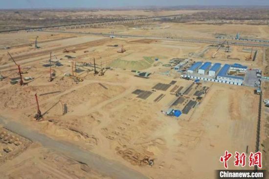 图为建设中的兰州粮食现代产业园。(资料图) 丁凯 摄 图为建设中的兰州粮食现代产业园。(资料图) 丁凯 摄