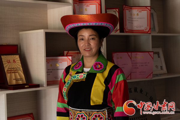 【兰大新闻学子重走西北角】胡兰索卡：土族绣娘的热爱与坚守