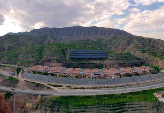 布楞沟村把路修通了