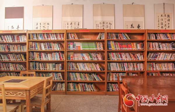 【兰大新闻学子重走西北角】榆中高墩营农家书屋：充满温暖与希望的“小家”