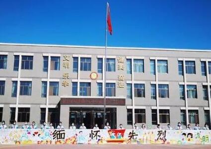 【网络中国节·清明】缅怀先烈 致敬英雄——双湾镇中心小学师生描绘感恩长卷