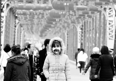 盼了一冬的雪终于来了 兰州市区6日落下零星雪花（图）