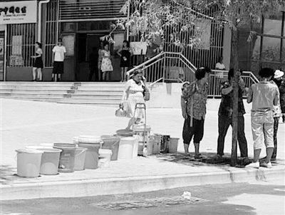 兰州市民反映：大热天突停水 五一馨苑居民生活不便