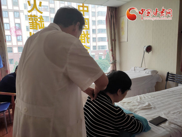 【兰大新闻学子重走西北角】盲人按摩师的世界