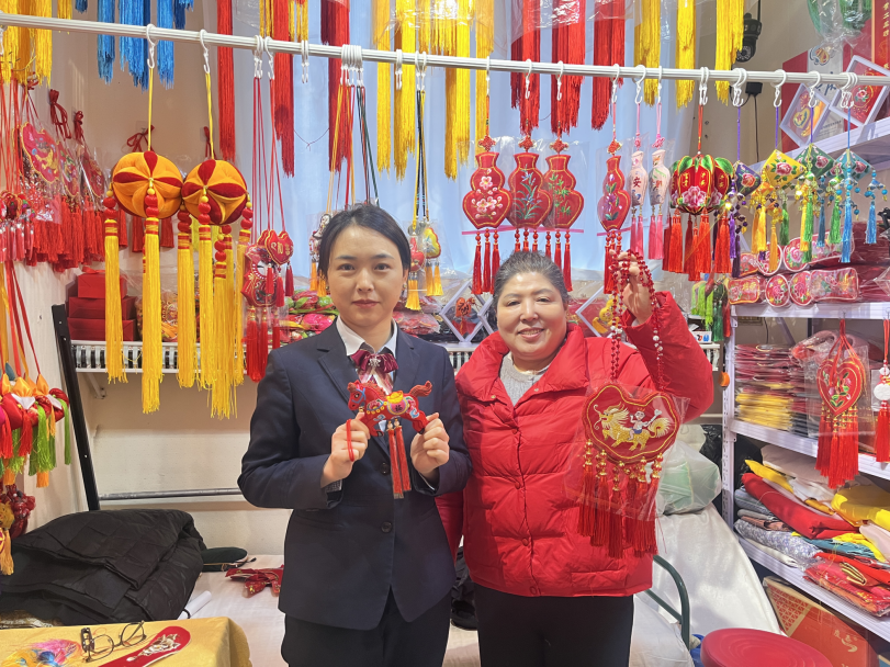 新春走基层|金融润指尖 陇绣焕新春