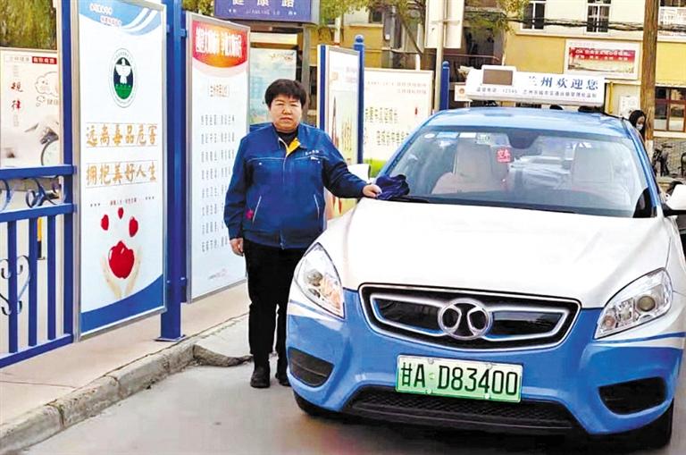 3岁女童凌晨突发急病 兰州热心“的姐”连闯数个红灯送医