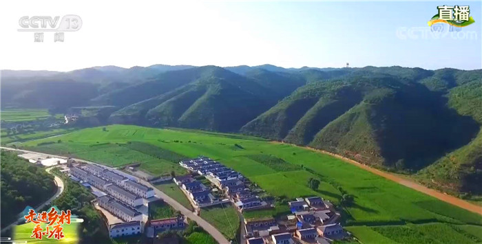 走进乡村看小康 | 甘肃连家砭村：山水画卷引客来 家门口就业腰包鼓
