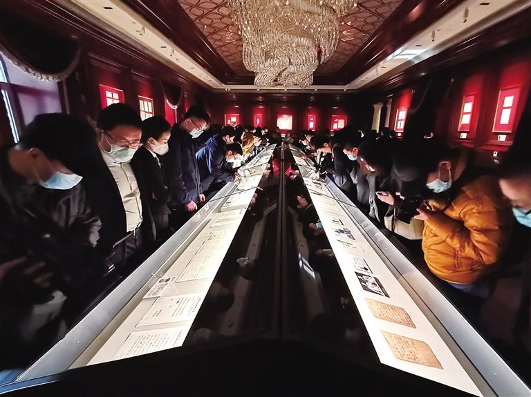 “致敬百年路·启航新征程”庆祝中国共产党建党100周年主题系列展隆重开展 百余件精品馆藏让市民饱享红色“盛宴”