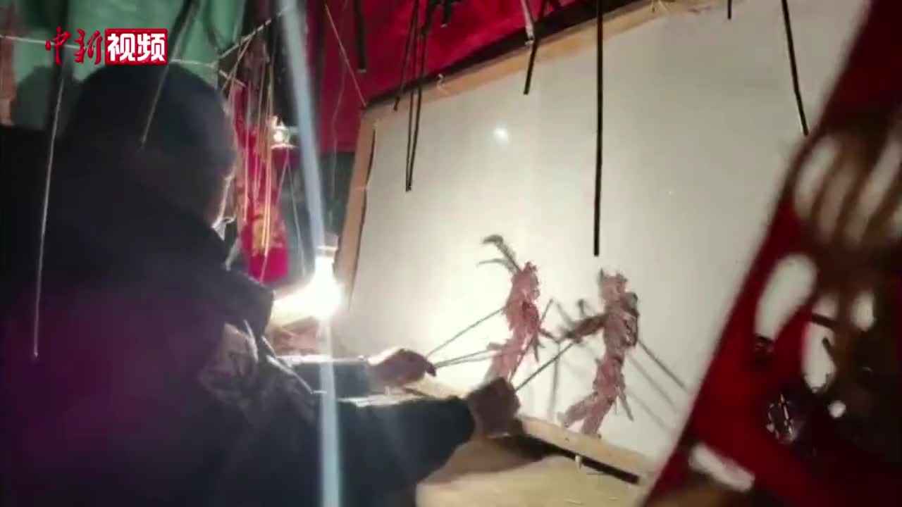 看皮影人如何双手舞动百万兵