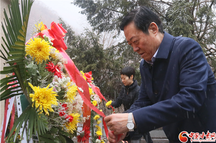 飞雪四月兴隆山 怀古追思祭英烈——甘肃省延安精神研究会赴榆中开展清明祭英烈活动