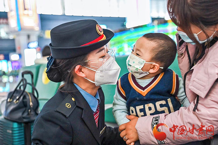 “宝贝计划”守护春运回家路