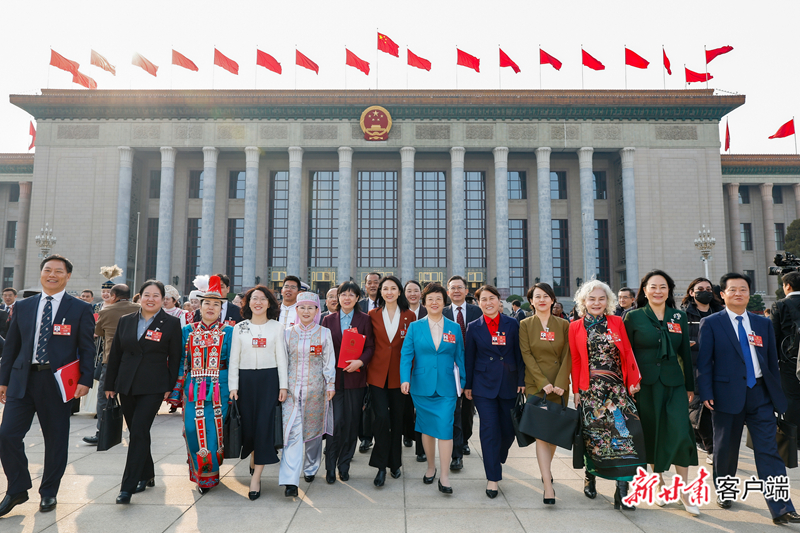 逐梦春天里 实干启新程——在甘全国人大代表出席十四届全国人大四次会议闭幕会侧记