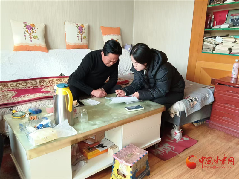 灵台：叩开家门暖民心