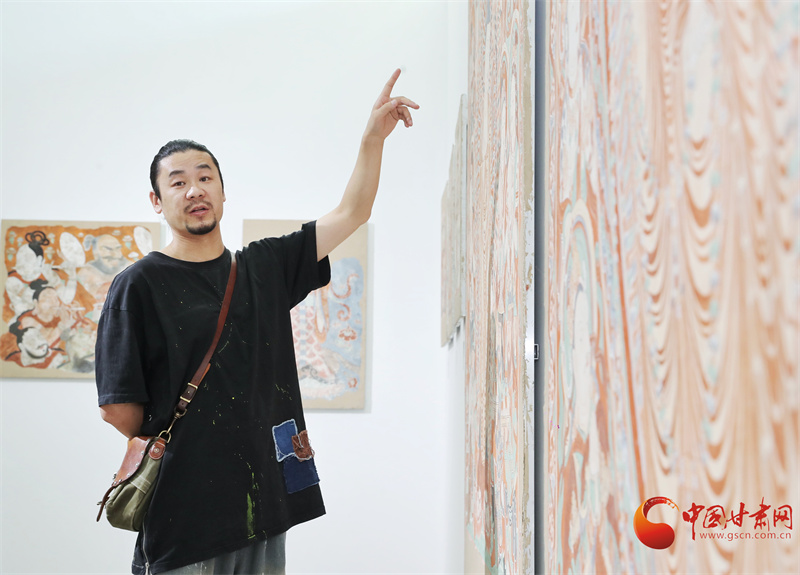 2025相约敦煌|壁画守护人马宝：把丝绸之路石窟寺画给世界看