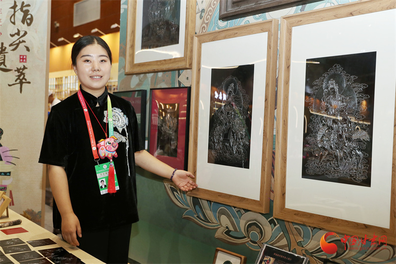 2025相约敦煌|“95后”女孩以刀为笔 锲金画刻出敦煌之美