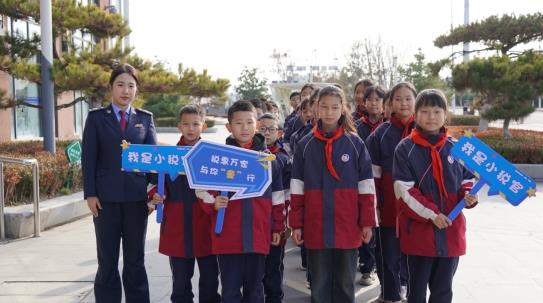 天水经开税务开展宪法进学校主题活动