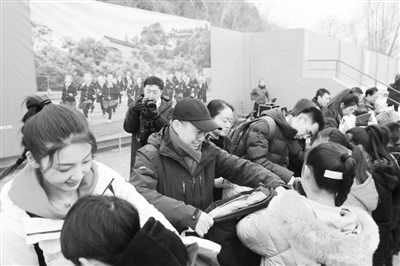 潘石屹携多家爱心企业给天水山区孩子捐赠“知识大礼包”